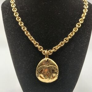 CHANEL Vintage Coco Mark CC Logo Round Pendant Necklace Gold Tone 94P Auth